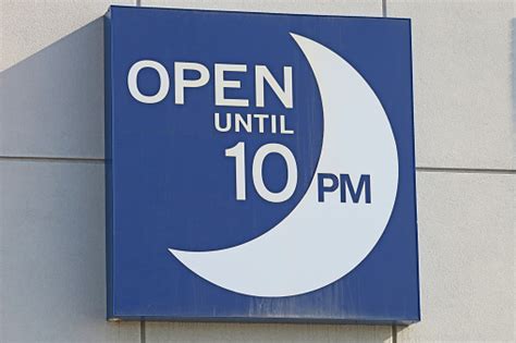 10pm est|how long till 10pm tonight.